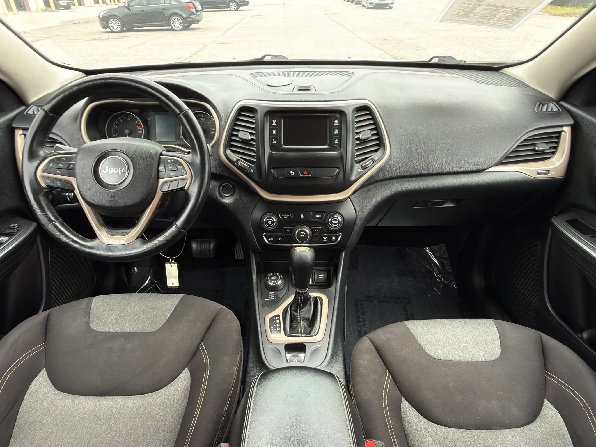 Used 2016 Jeep Cherokee Sport w/ Cold Weather Group AWD/4WD image 3