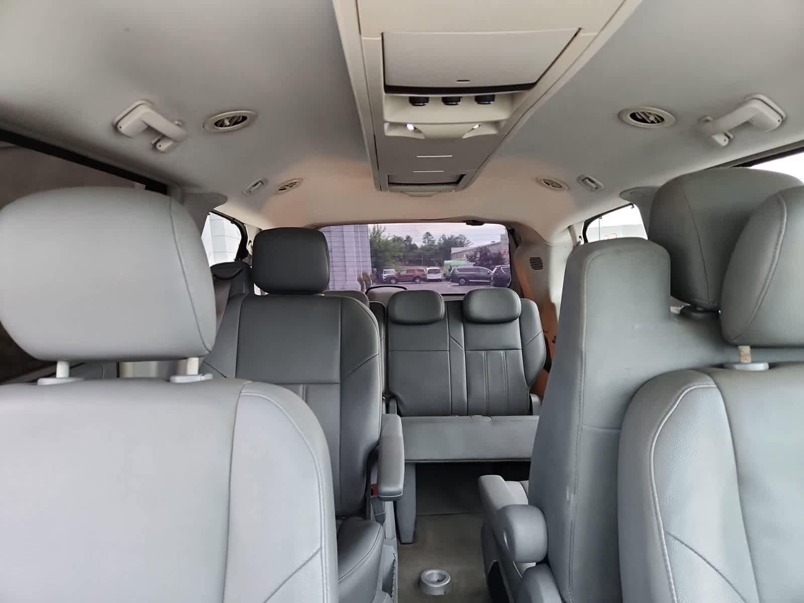 Used 2008 Chrysler Town & Country Touring FWD image 19