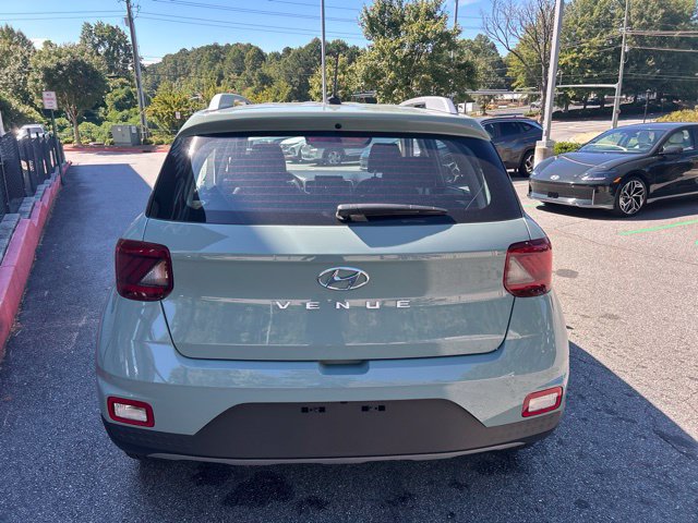 Used 2025 Hyundai Venue Limited FWD image 4
