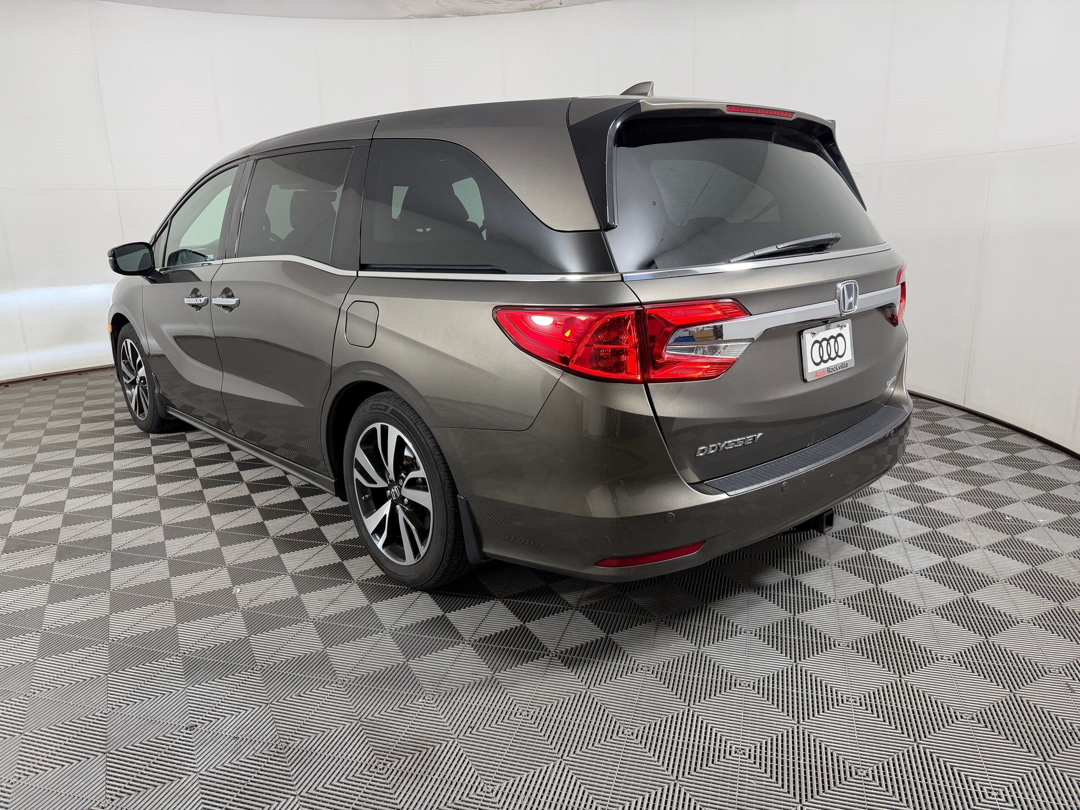 Used 2019 Honda Odyssey Elite image 3