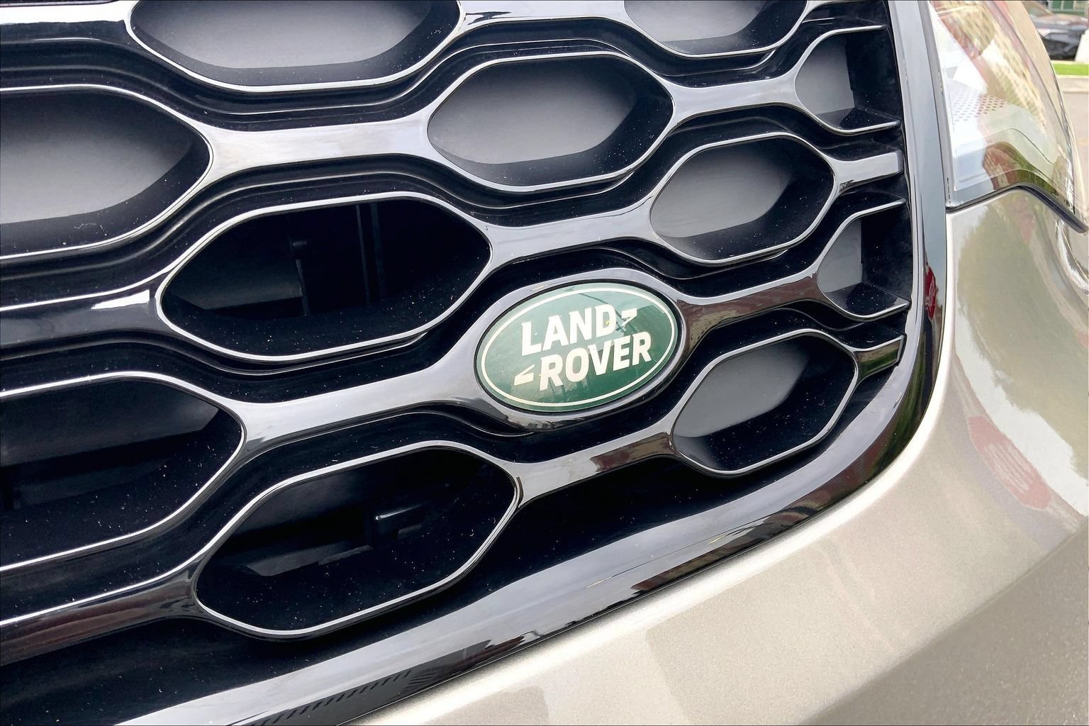 Certified 2025 Land Rover Discovery Dynamic SE AWD/4WD image 31