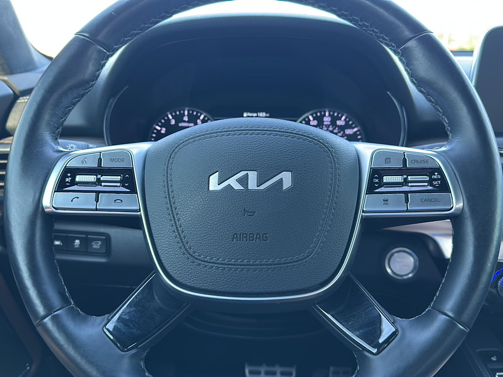 Used 2022 Kia Telluride SX w/ SX Prestige Package image 28