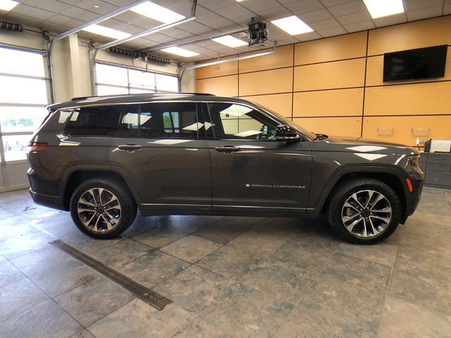 Used 2022 Jeep Grand Cherokee L Overland w/ Advanced Protech Group III AWD/4WD image 8