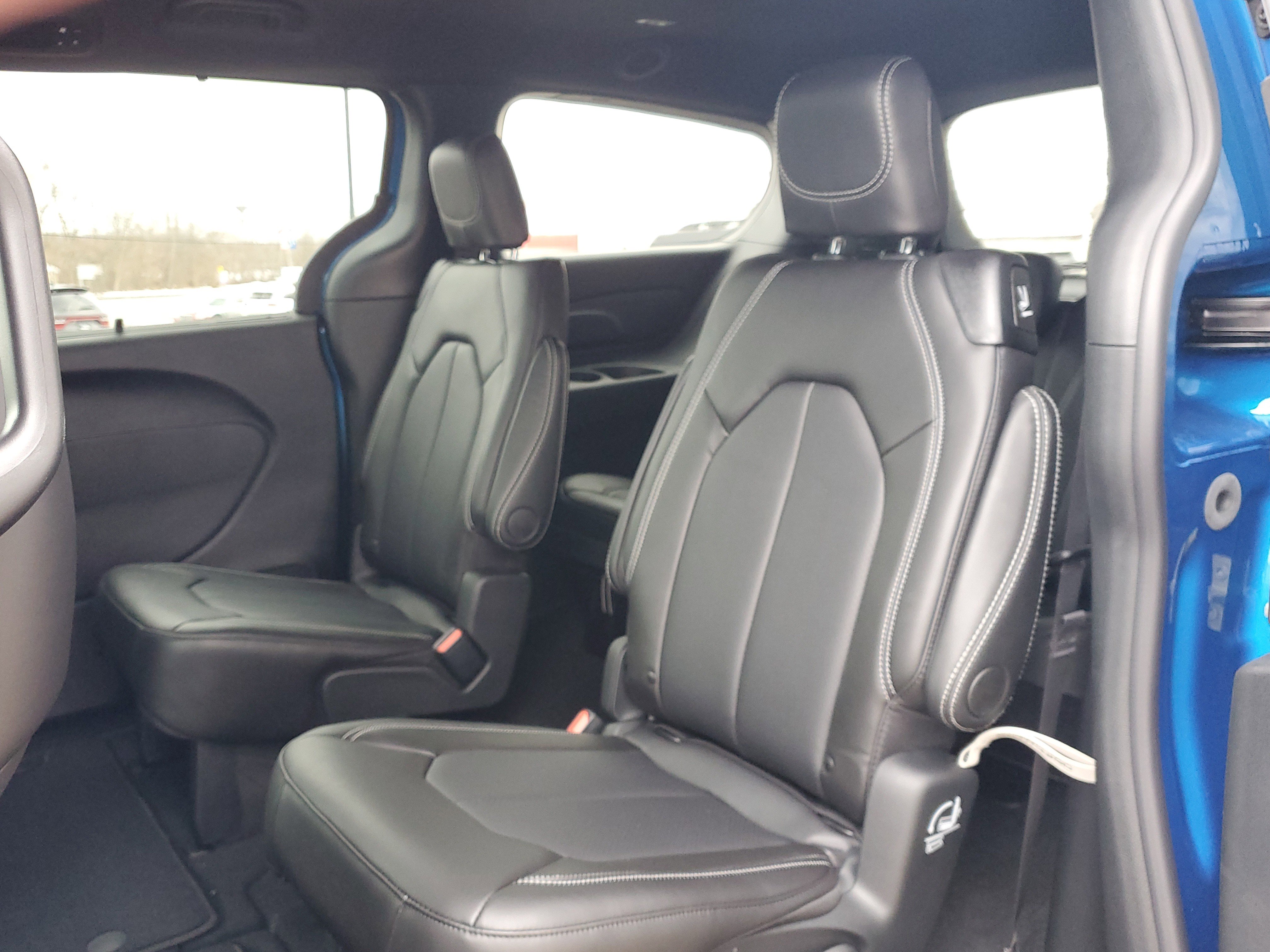 New 2026 Chrysler Pacifica Select w/ S Appearance Package image 19