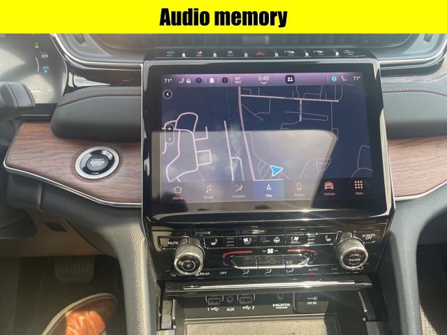 Used 2022 Jeep Grand Cherokee Summit w/ Luxury Tech Group V AWD/4WD image 13