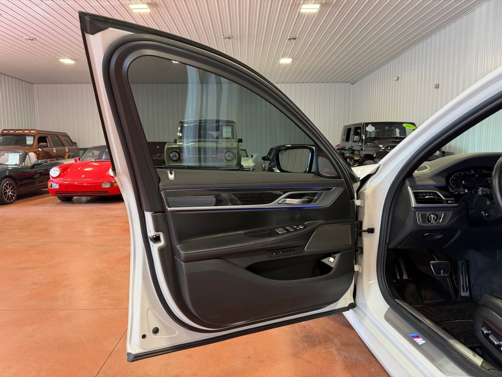 Used 2020 BMW 740i xDrive w/ M Sport Package AWD/4WD image 12