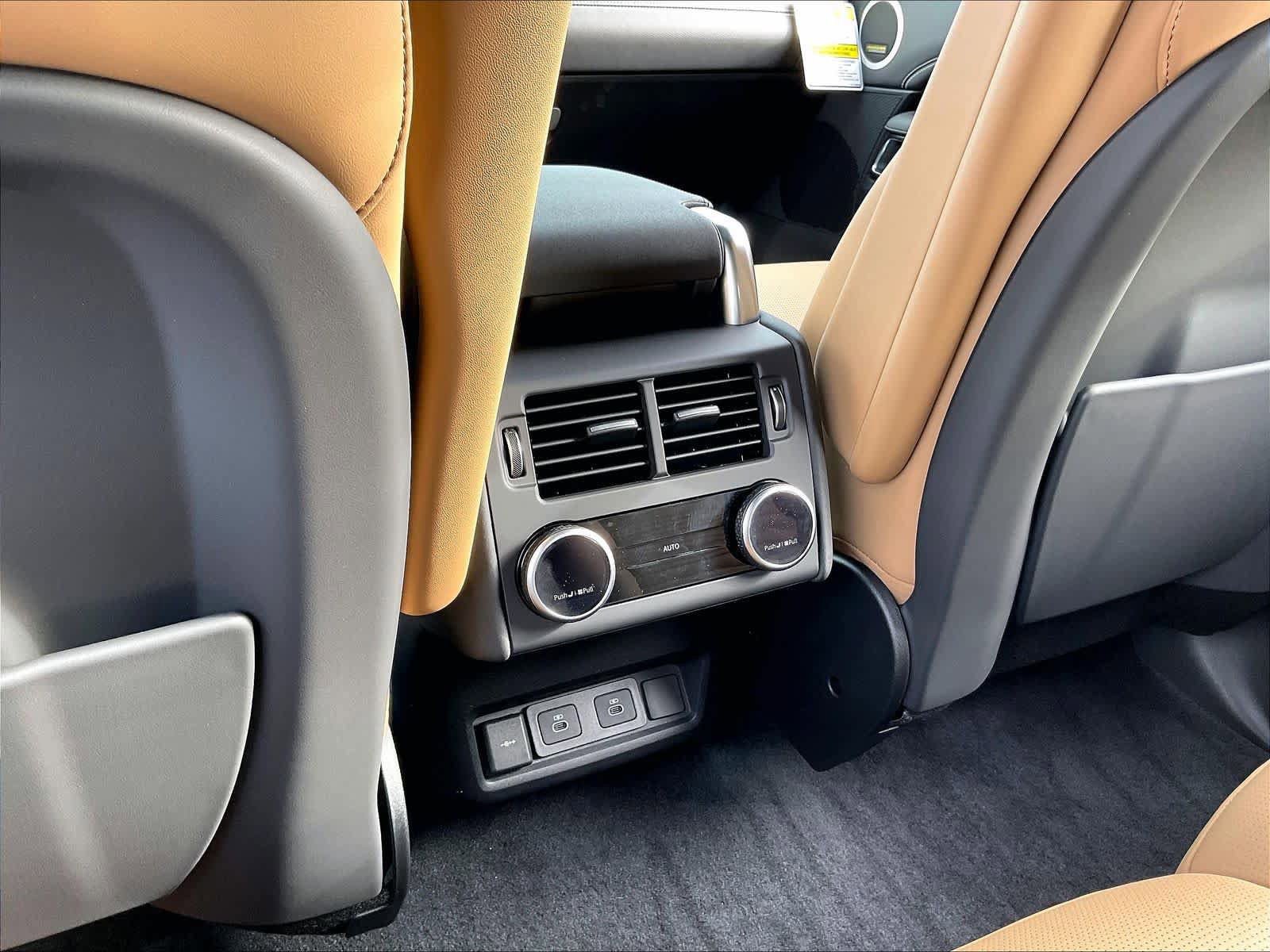 New 2026 Land Rover Discovery Dynamic SE AWD/4WD image 16