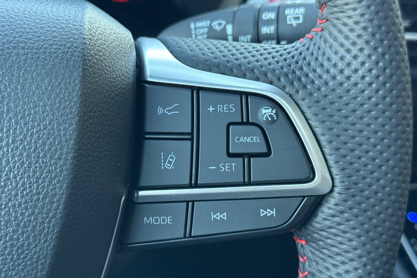 Certified 2025 Toyota Sienna XSE image 33