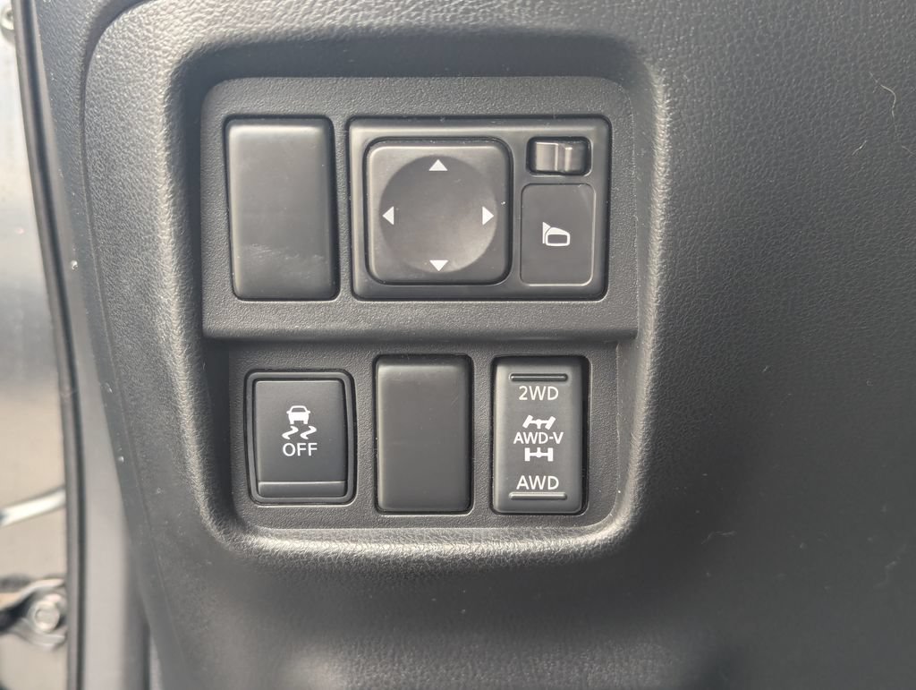 Used 2014 Nissan Juke SV AWD/4WD image 23