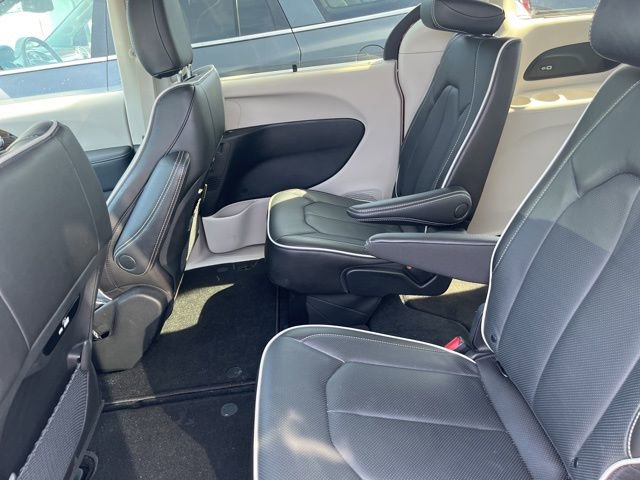Used 2023 Chrysler Pacifica Limited image 22