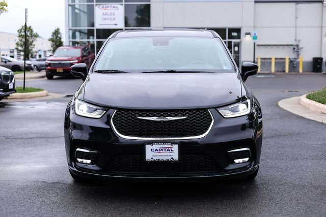 Used 2022 Chrysler Pacifica Touring-L w/ Uconnect Theater Family Group FWD image 6