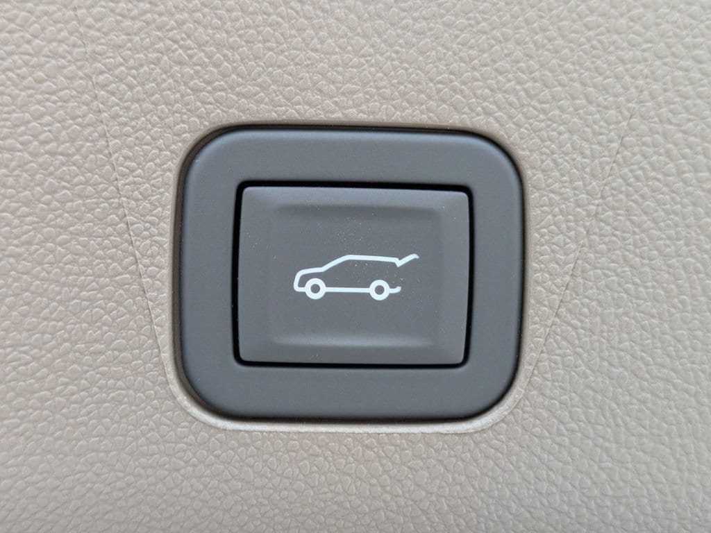 New 2026 GMC Yukon Denali w/ Denali Reserve Package AWD/4WD image 14