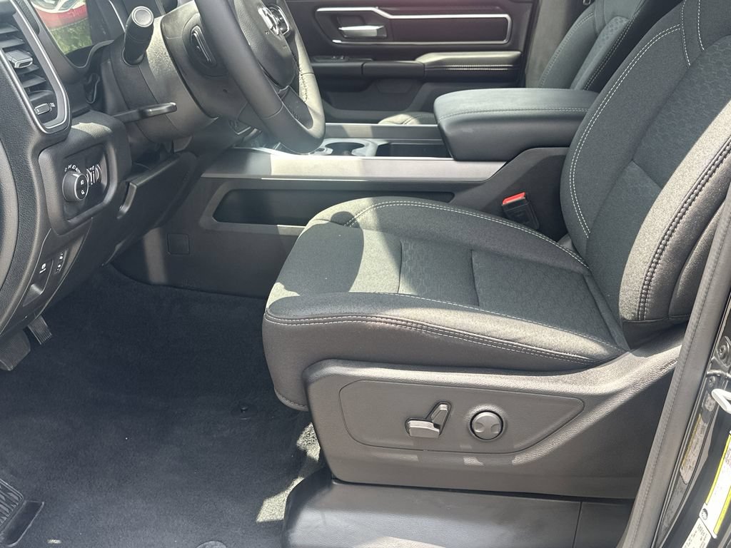 Used 2025 RAM 1500 Big Horn AWD/4WD image 9
