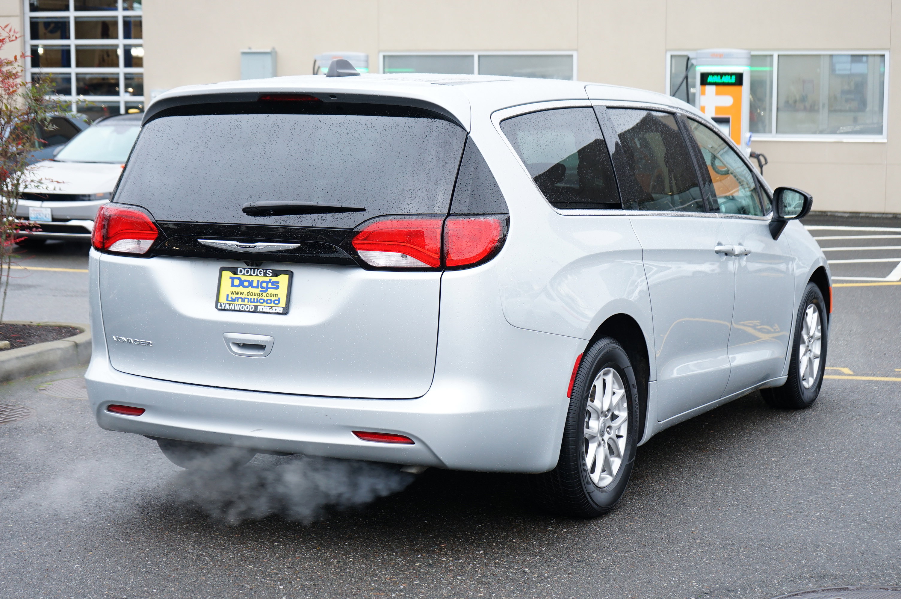 Used 2024 Chrysler Voyager LX image 6