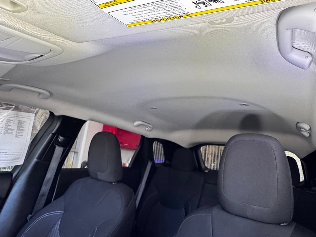 Used 2019 Jeep Cherokee Latitude w/ Popular Appearance Group AWD/4WD image 39