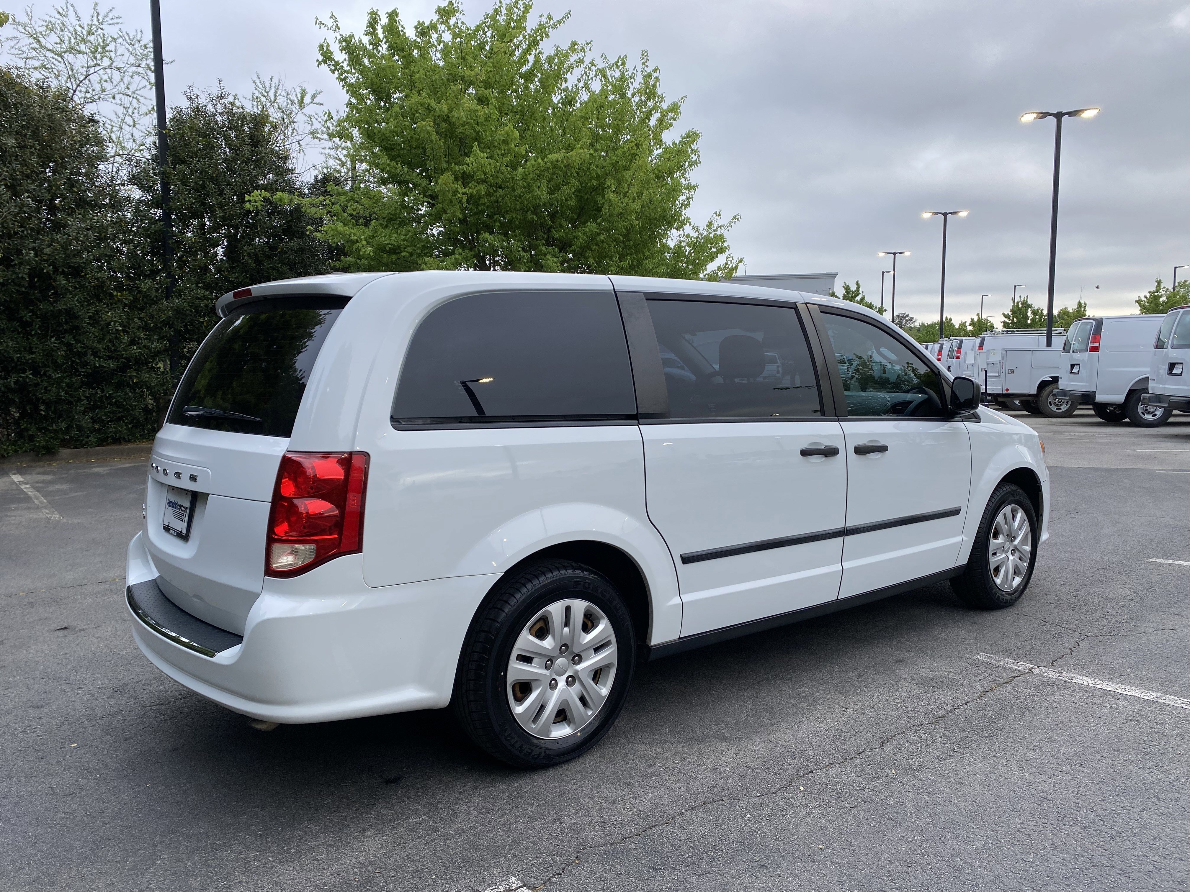 Used 2016 Dodge Grand Caravan American Value Package w/ UConnect Hands-Free Group image 9