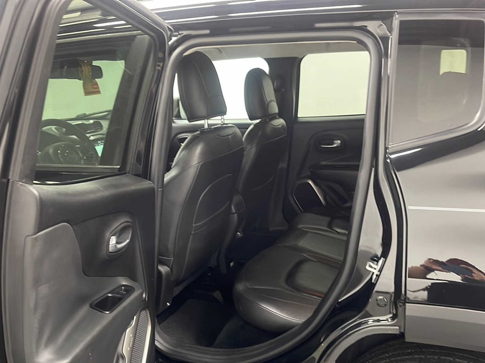 Used 2019 Jeep Renegade Limited w/ UConnect 8.4 Nav Group AWD/4WD image 14