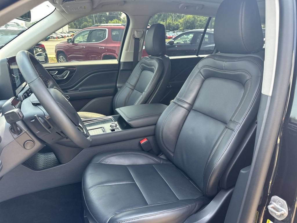 Used 2026 Lincoln Aviator Reserve w/ Jet Appearance Package AWD/4WD image 13