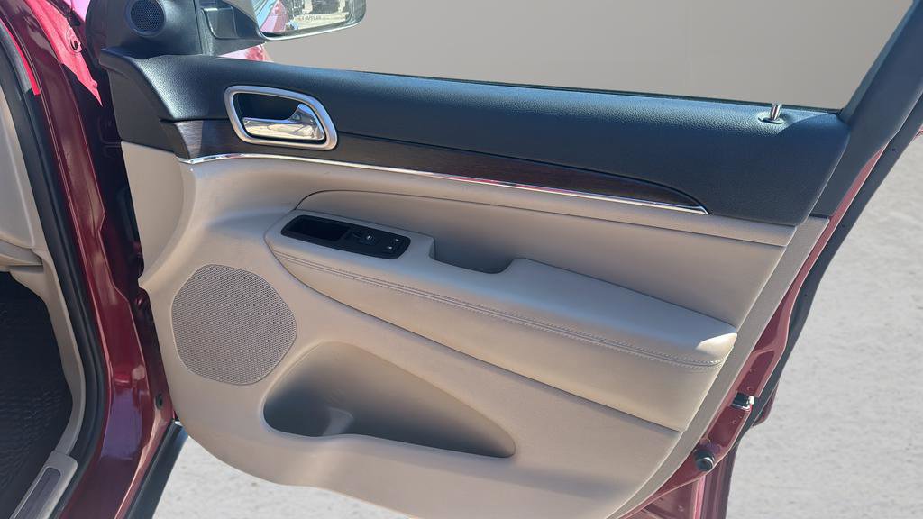 Used 2015 Jeep Grand Cherokee Limited w/ Luxury Group II image 30