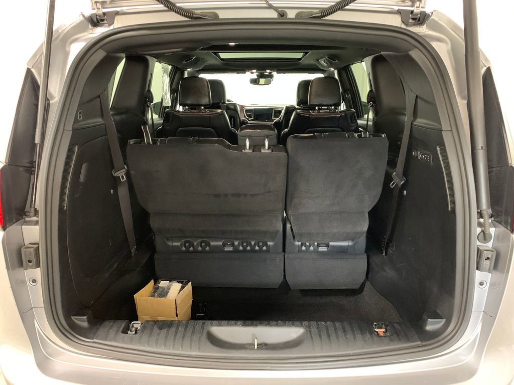 Used 2020 Chrysler Pacifica Limited FWD image 25