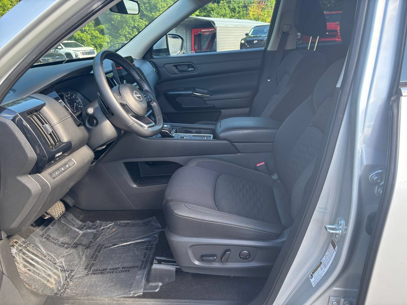 Used 2025 Nissan Pathfinder SV FWD image 22