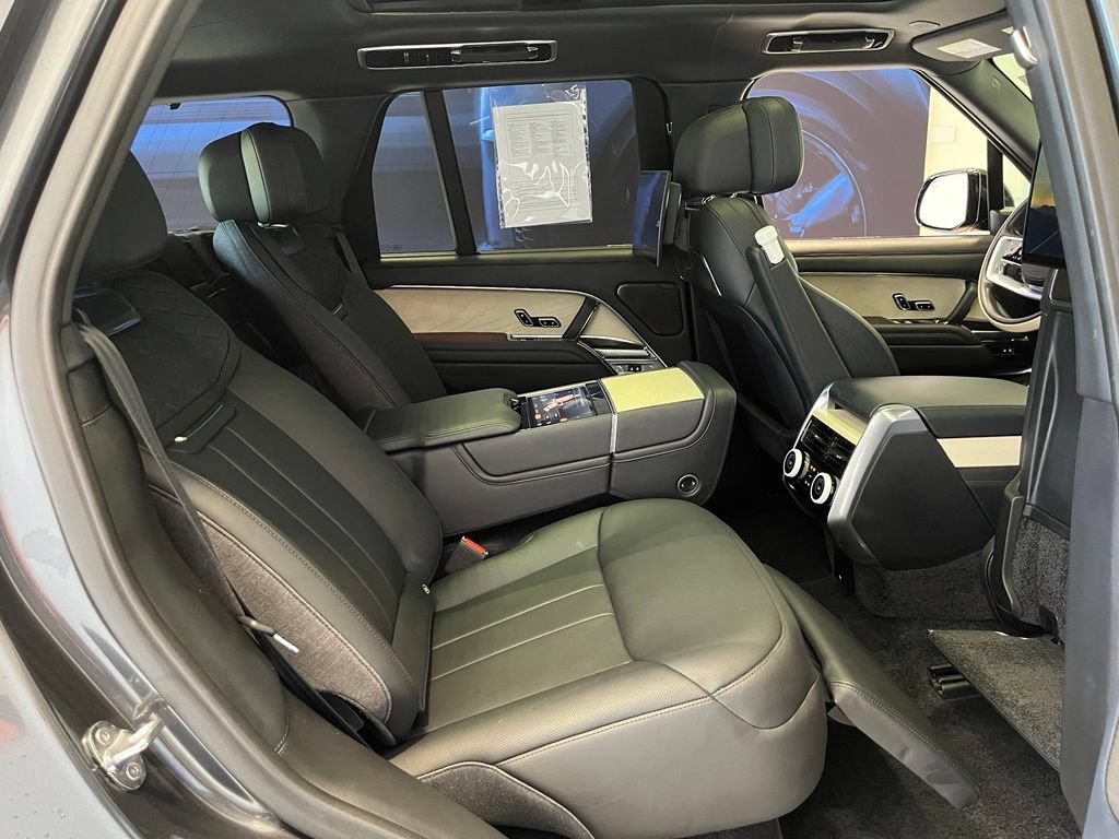 Used 2024 Land Rover Range Rover SV AWD/4WD image 50