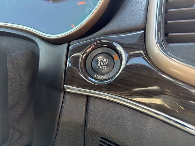 Used 2014 Jeep Grand Cherokee Overland w/ Advanced Technology Group image 41