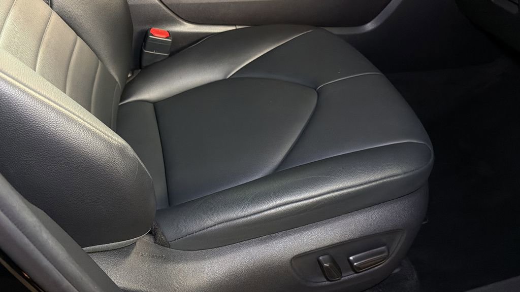 Used 2021 Toyota Highlander XLE image 12