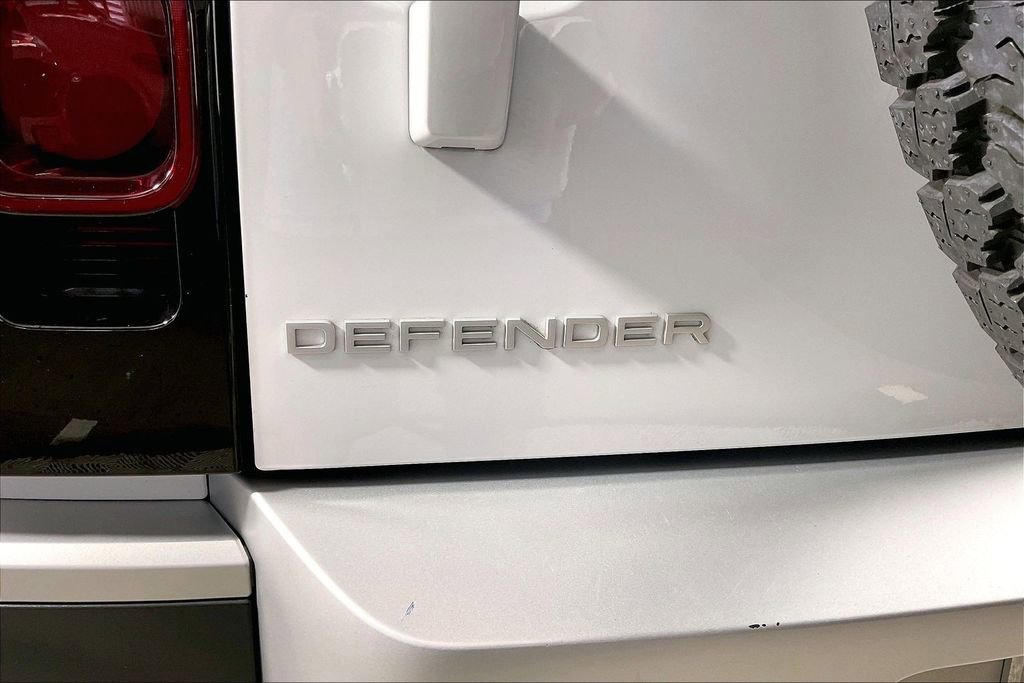 Used 2024 Land Rover Defender 110 S image 7