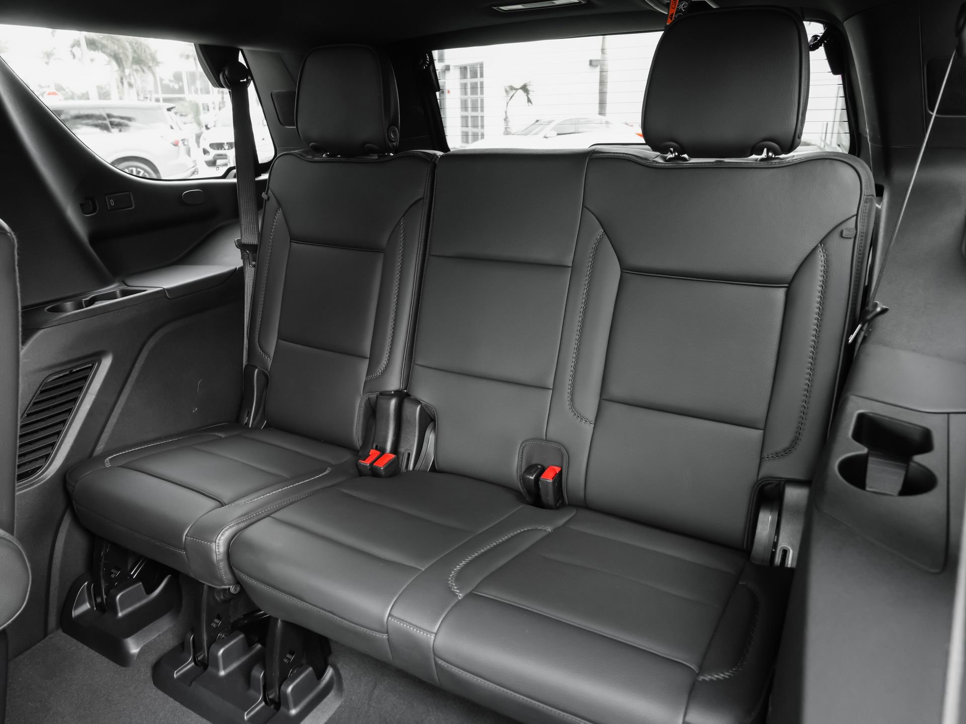 Used 2025 GMC Yukon Denali RWD image 43