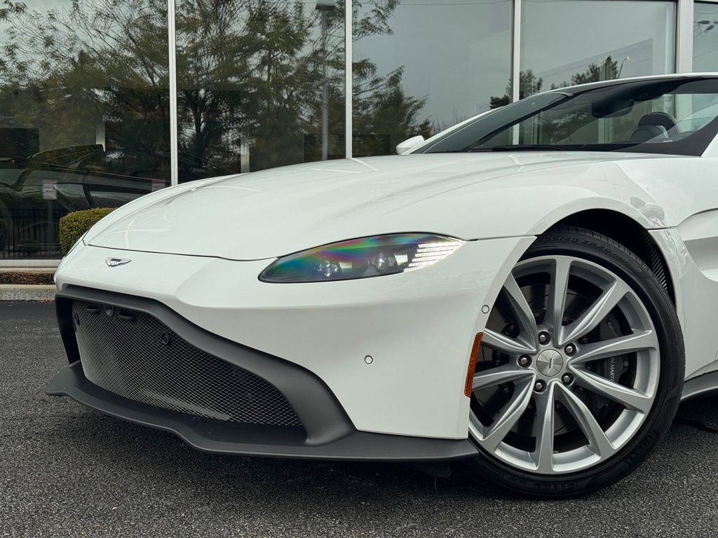 Used 2023 Aston Martin V8 Vantage Roadster image 14