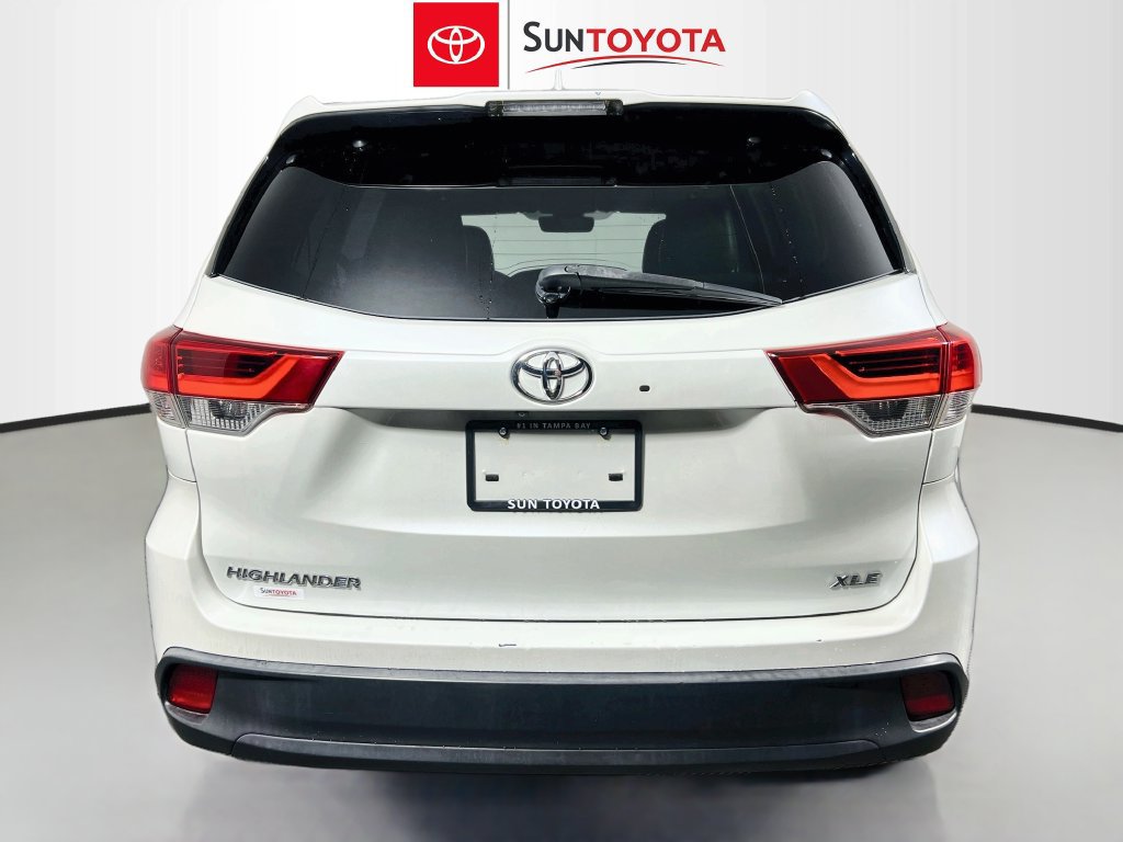 Used 2018 Toyota Highlander XLE FWD image 4