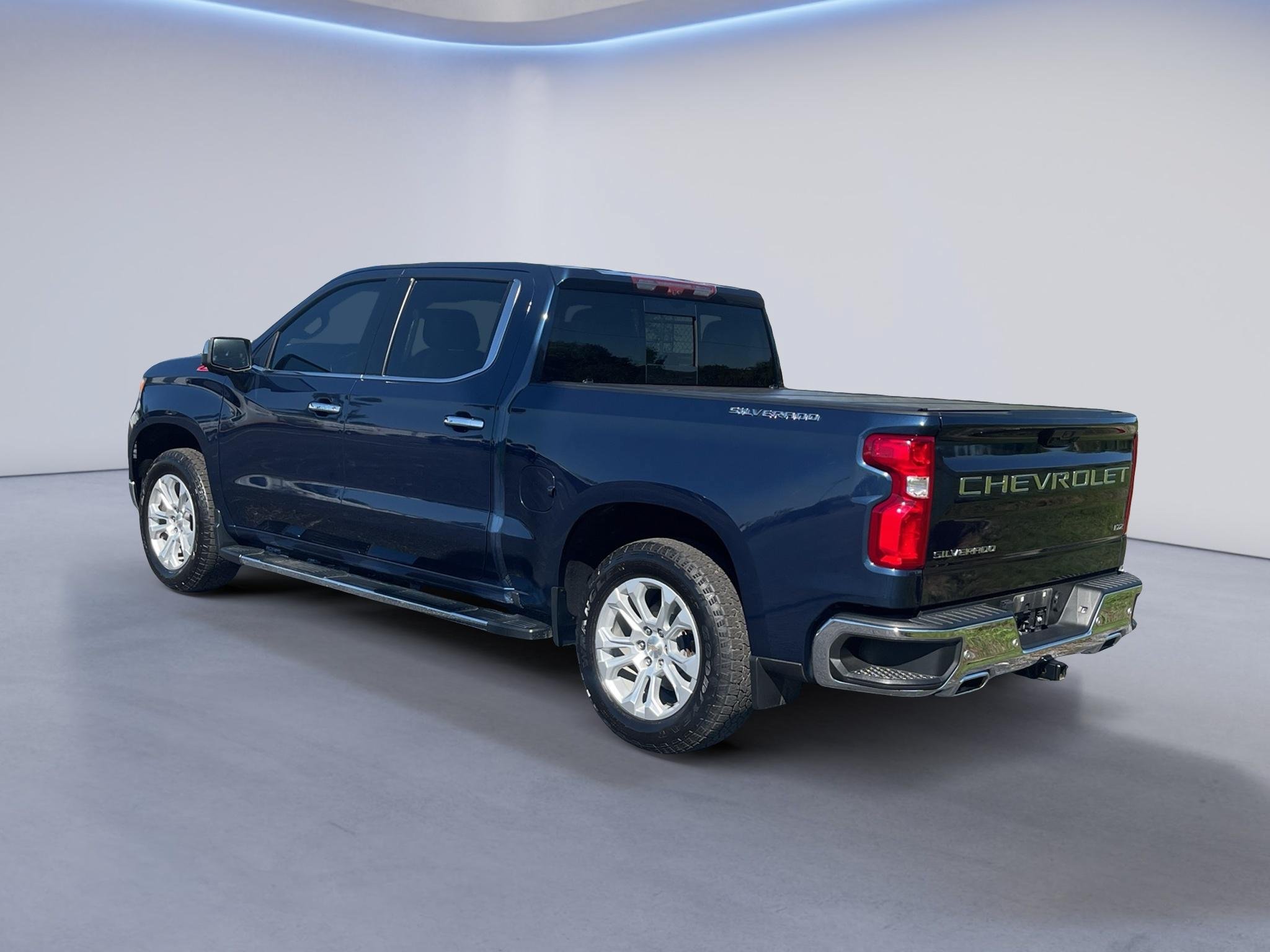Used 2022 Chevrolet Silverado 1500 LTZ w/ LTZ Premium Package AWD/4WD image 4