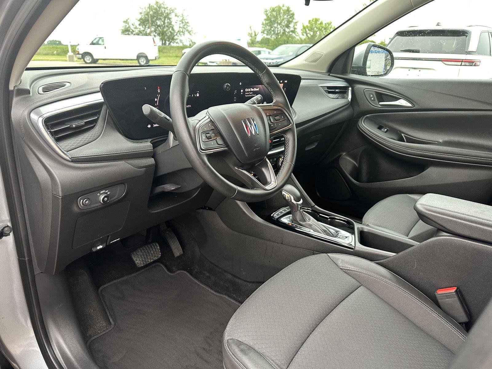 Used 2025 Buick Encore GX Preferred AWD/4WD image 17