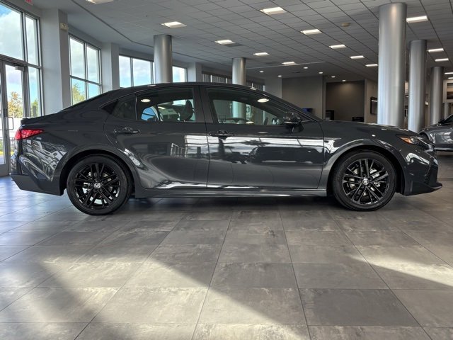 Used 2025 Toyota Camry SE image 11