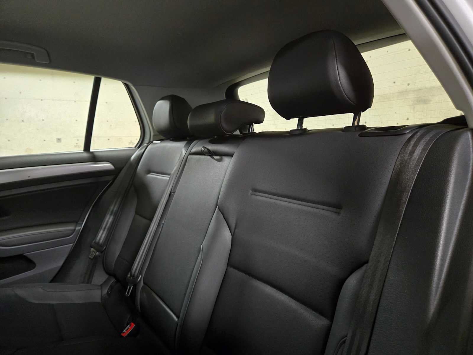 Used 2015 Volkswagen e-Golf SEL Premium FWD image 16