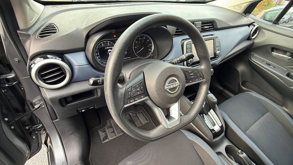 Used 2023 Nissan Versa SV image 31