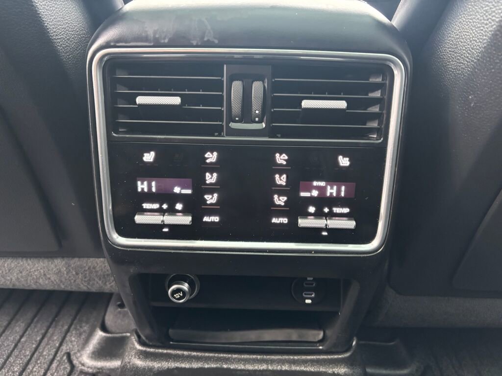 Used 2021 Porsche Cayenne S image 14