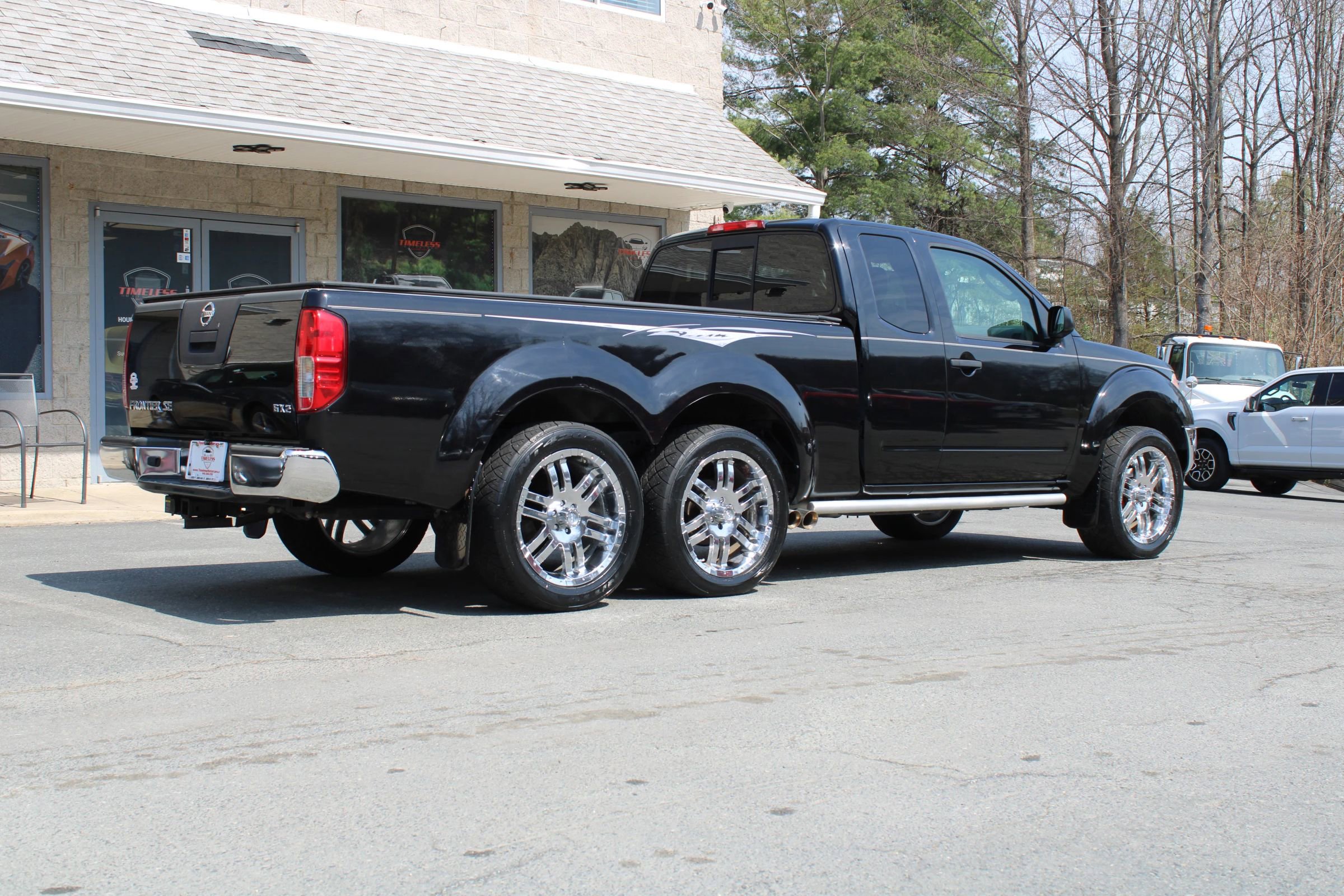 Used 2010 Nissan Frontier SE w/ SE Value Truck Pkg image 4