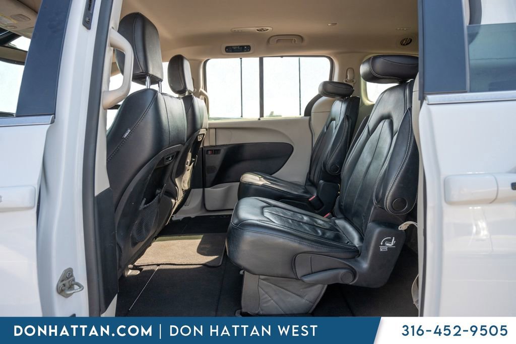 Used 2022 Chrysler Pacifica Touring-L image 20