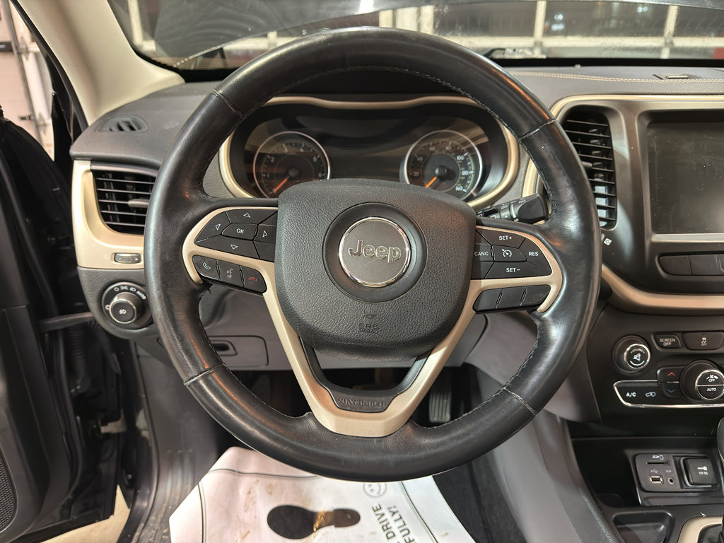 Used 2015 Jeep Cherokee Limited image 17