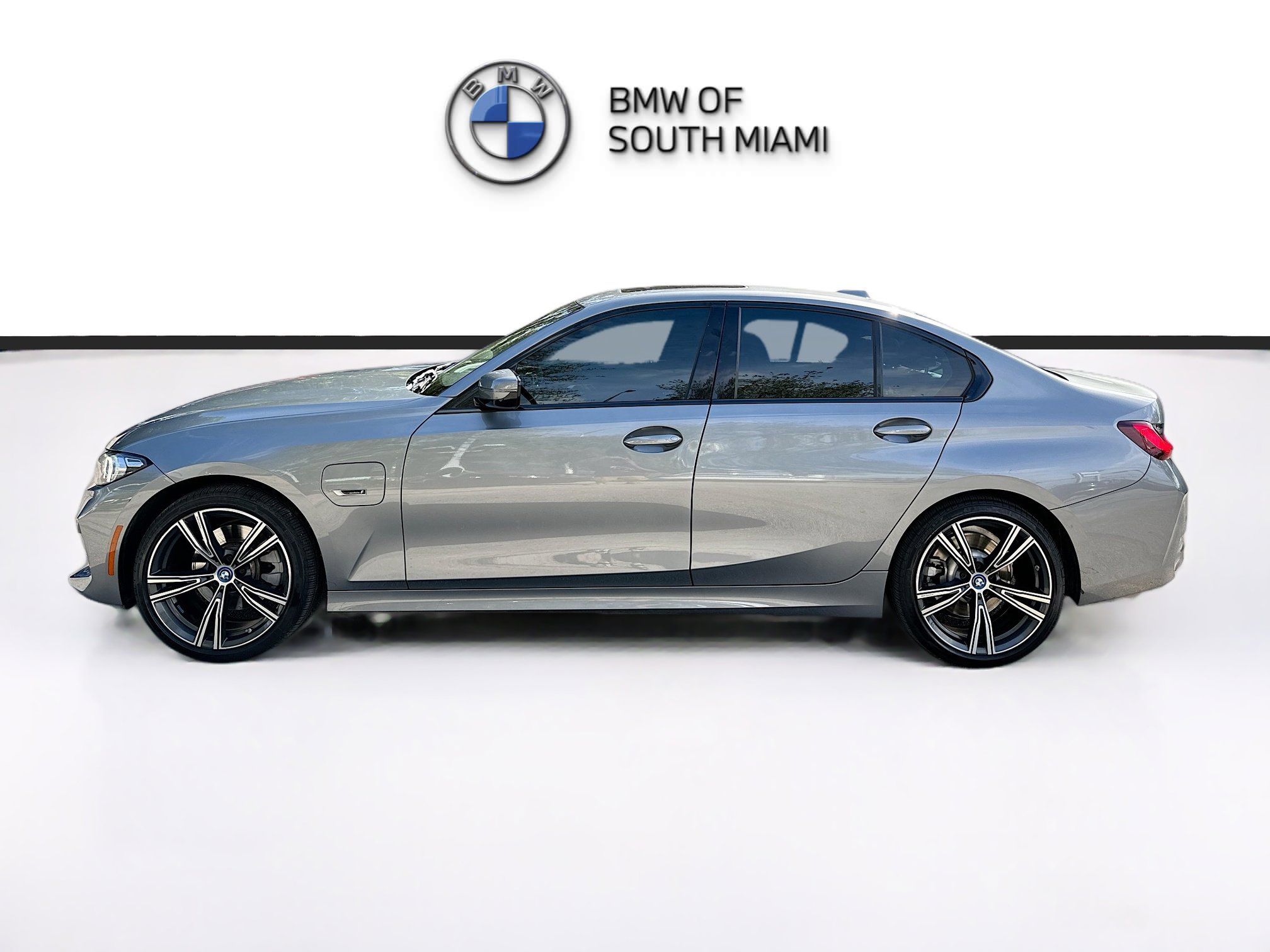 Certified 2023 BMW 330e w/ Driving Assistance Package image 4