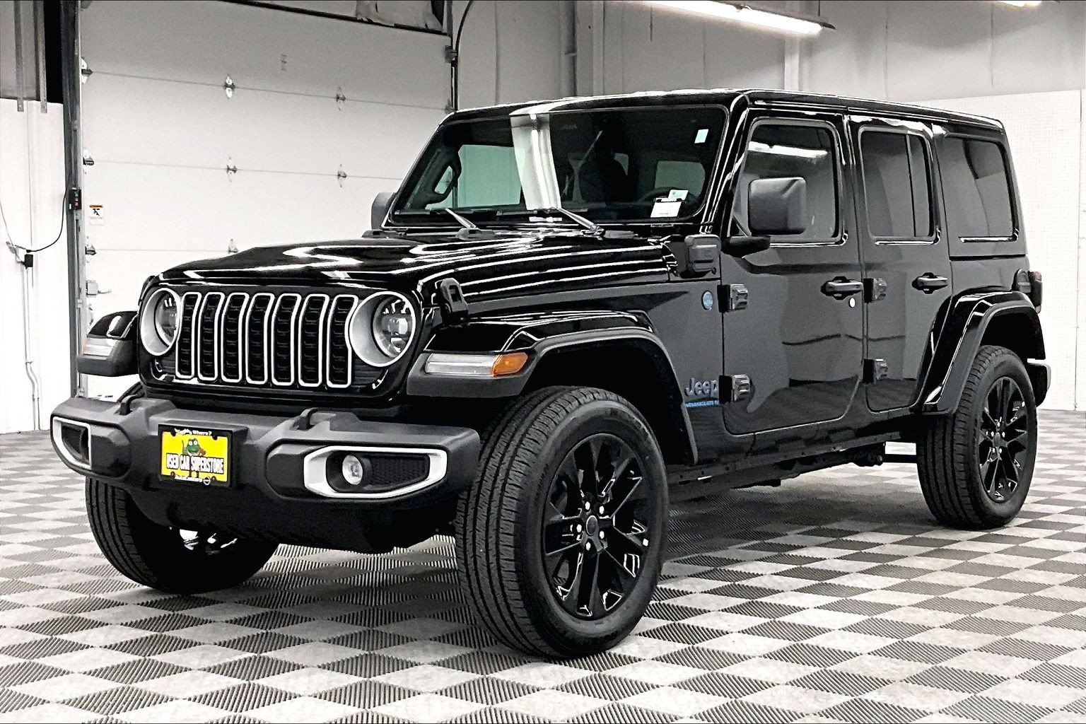 Used 2025 Jeep Wrangler Unlimited Sahara w/ Safety Group AWD/4WD image 12