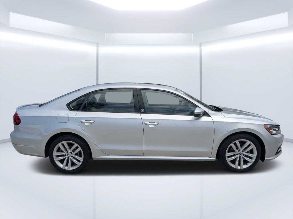 Used 2019 Volkswagen Passat 2.0T Wolfsburg FWD image 2