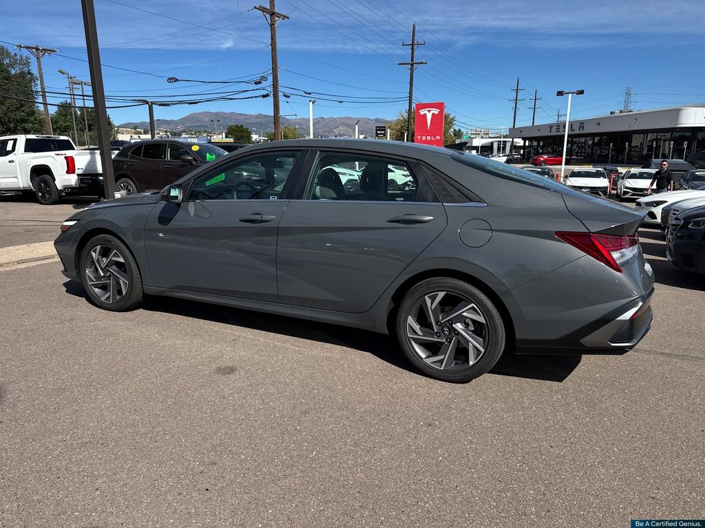 Certified 2026 Hyundai Elantra Limited FWD image 17