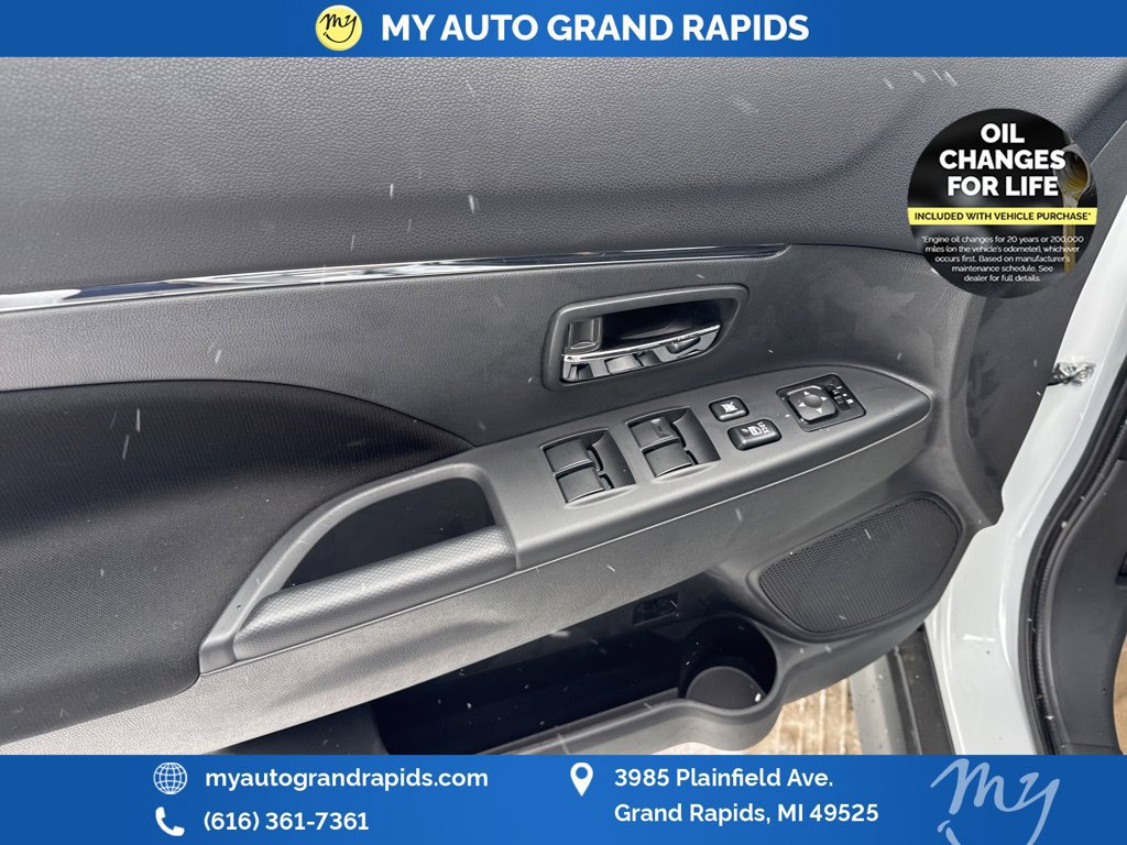 Used 2025 Mitsubishi Outlander Sport LE AWD/4WD image 16
