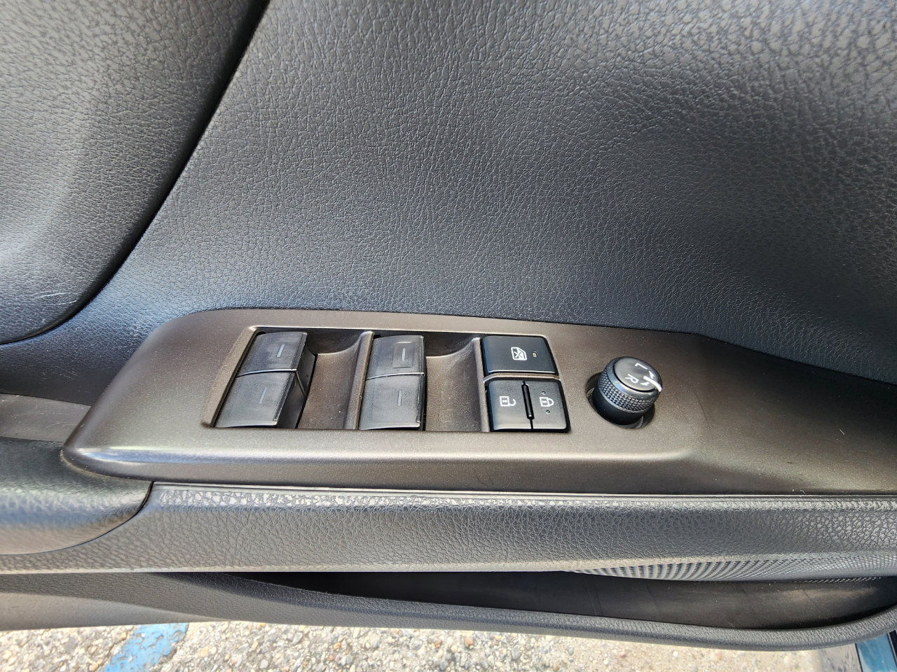 Used 2021 Toyota Camry LE image 17