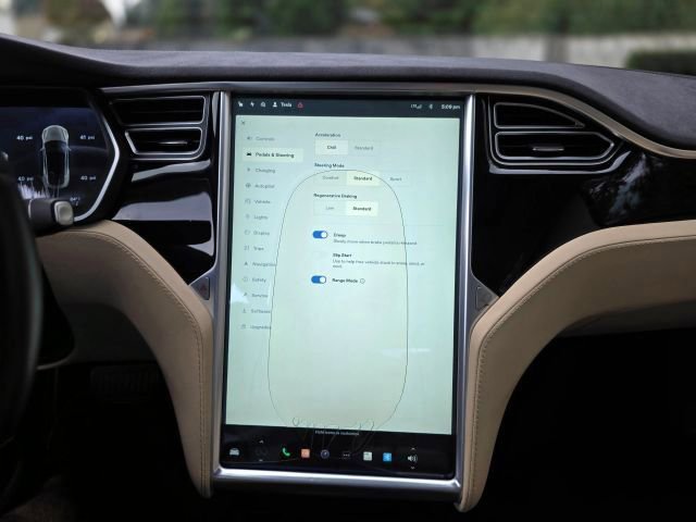Used 2015 Tesla Model S 85D image 23