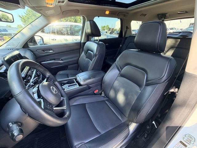 Used 2024 Nissan Pathfinder SL w/ SL Premium Package FWD image 12