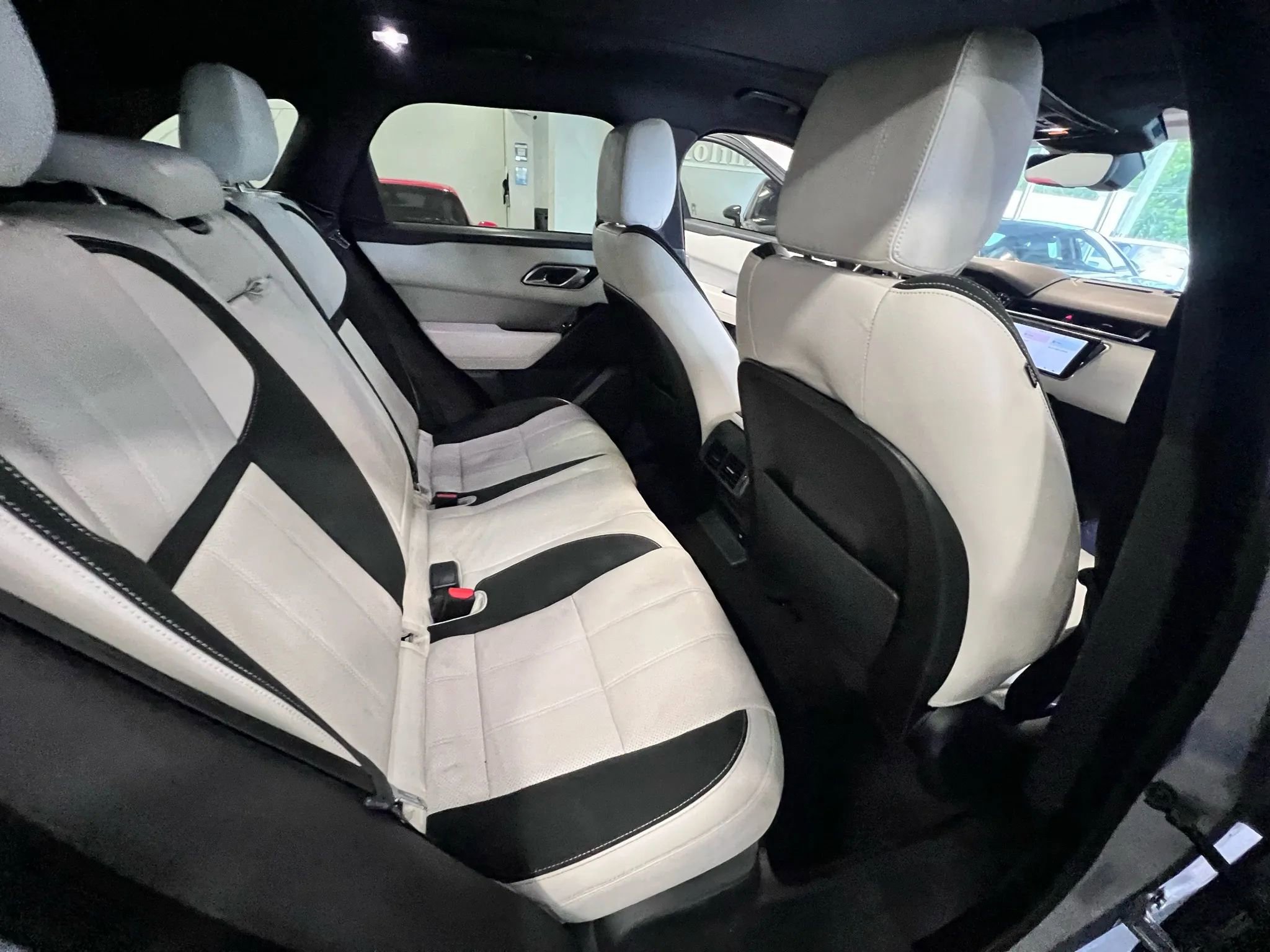 Used 2020 Land Rover Range Rover Velar R-Dynamic S image 22